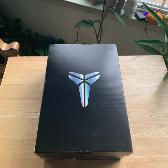 Kobe Mamba Focus University Red - Picture 2 of 5